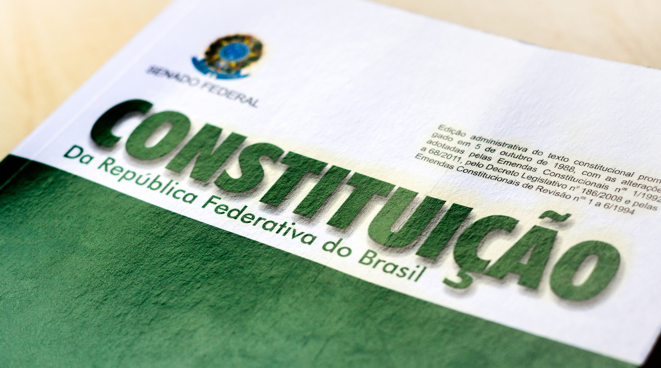 Remendos na Constituição da República Federativa do Brasil | Artigo de Vilson Antonio Romero